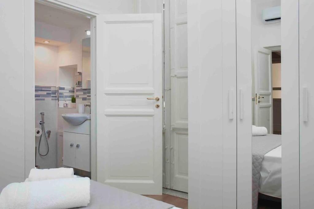 The House Politeama Historic Center Apartment Palermo